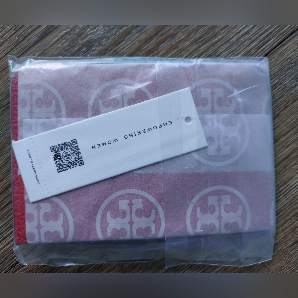 Tory Burch limited Edition Year of Horse Red Multicolor Card Holder NO BOX - Picture 2 of 5